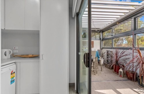 Thornbury House | StayCentral - Thornbury Entertainer Townhouse - Clarendon St, Thornbury - 2 Bedrooms, 2 Beds, 2 Bathrooms, 1 secure undercover parking spot (extra parking on street & carpark next door with limited parking).