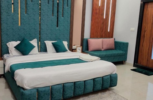 Indore Bed & Breakfast | StayMooddy