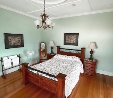 Dromana Hotel | Stella's Dromana Hotel
