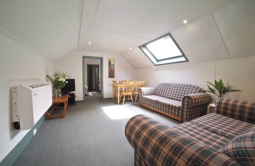 Soldiers Hill Apartment | Step into a cozy and practical 2 bedroom apartment, thoughtfully designed for a comfortable stay. PLEASE NOTE: There are stairs to access the property