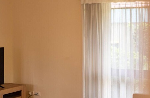 Robertson House | Steps from Mall! Super Convenient 3BR Cozy House