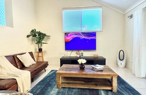 Sunnybank Hills House | Steps from Sunnybank Hills Shopping Spacious Home
