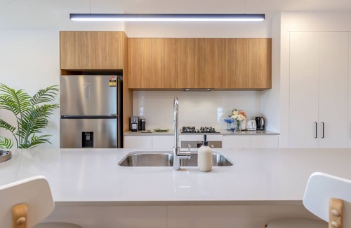 Parkside Apartment | Steps to City/Chic 2-B2b Oasis with Parking