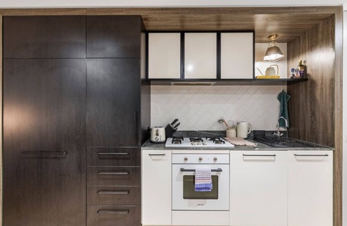 Abbotsford Apartment | Steps to the River, Minutes to the City