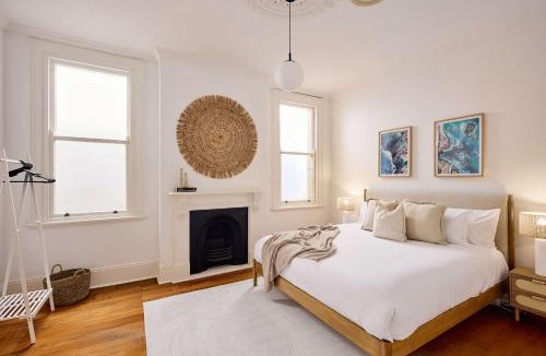 Manly Apartment | Steps to the Sand - Iconic Heritage Estate Manly