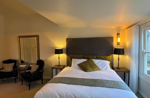 Jindivick House | Stillwater at Broughton Hall. Jindivick. Fireside lake views. Tranquil getaway.
