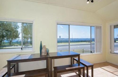 Nelson Bay House | Stillwater large cottage across from the water sleeping 13