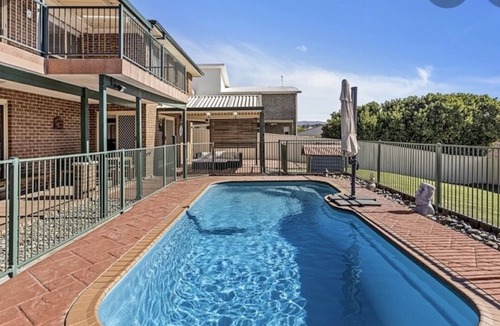 Flinders House | Stones throw away from several beaches, Shellcove Marina, Shellharbour village,