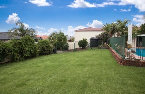 Flinders House | Stones throw away from several beaches, Shellcove Marina, Shellharbour village,