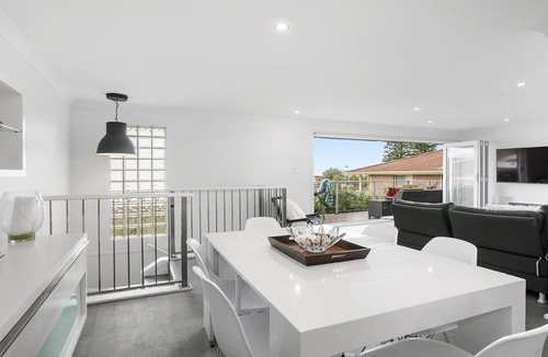 Copacabana House | Stones throw to Copacabana Beach