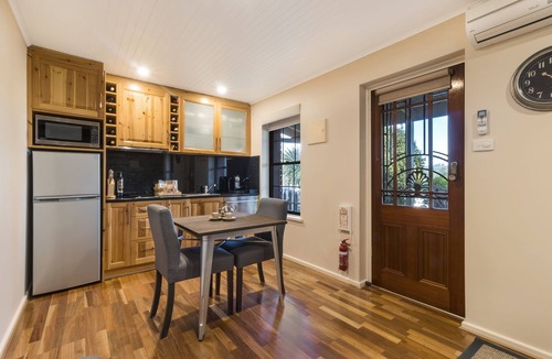Stone Well Apartment | Stonewell Haven Spa Suite 2