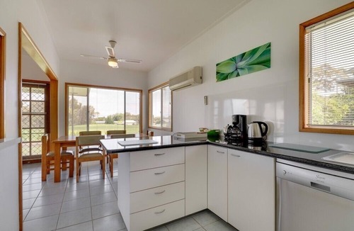 Metung House | Stradbroke | Central Metung Escape