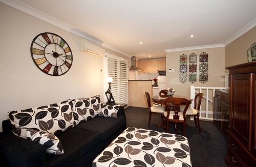 Leura Cottage | Strawberry Patch