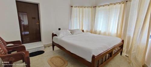 Madikeri House | Streaming valley coffee estate stay