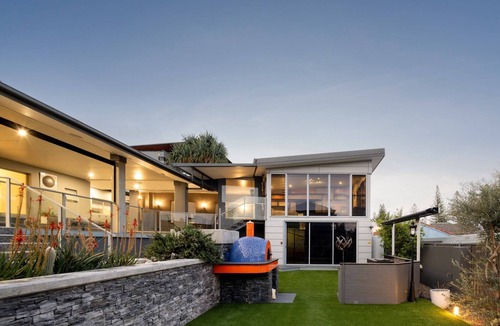Margate Apartment | Striking Luxury Home with Garden & BBQ
