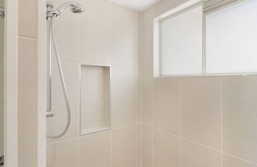 Emu Park Apartment | STUDIO 10 ENDEAVOUR INN