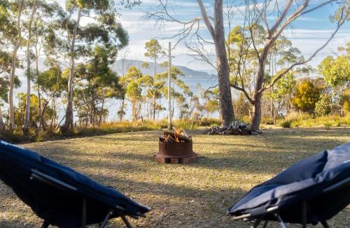 Alonnah House | Studio 216 - Oceanview Studio with Bath, Romantic Bruny Escape