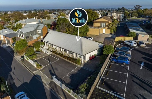 Geelong Apartment | Studio Apt, Bright and Spacious, CBD, Mibnb