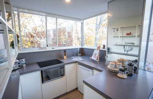 Elizabeth Bay Apartment | Studio close to city and marina