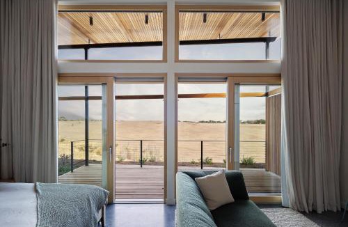 Carrickalinga Apartment | Studio on Forktree – Modern Coastal Retreat