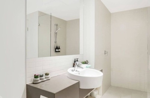 Cairns Central Business District Hotel | Studio Stay near Marina with Pool, Gym and Sauna