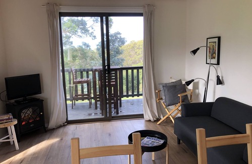 Ocean Beach Apartment | Studio treehouse - Turicum Chalets @ Monkey Rock Winery