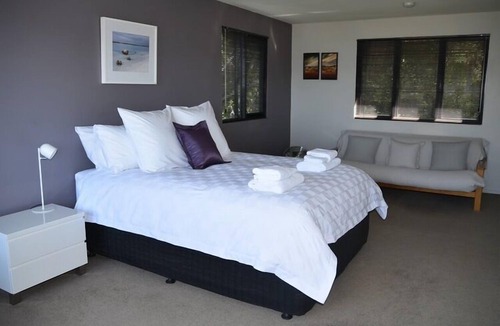 Sandy Bay Apartment | StudioAt10