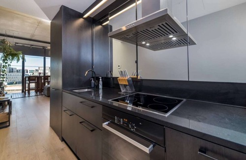 Kingston Apartment | Stunning 1BR Apartment with Water Views