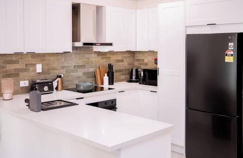 Northbridge House | Stunning 3-Bedroom Northbridge Townhouse + Parking