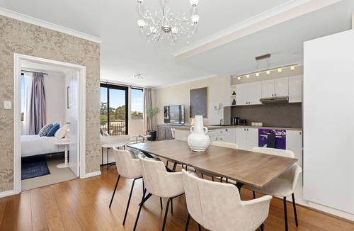 East Perth Apartment | Stunning 3BR Perth Penthouse