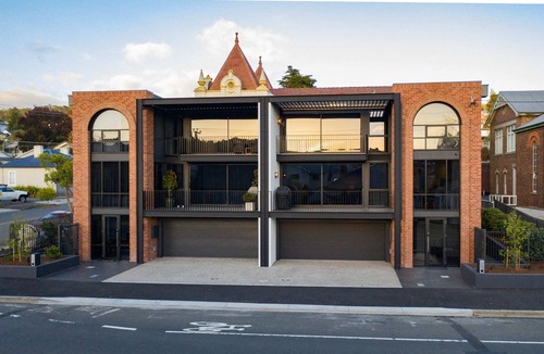 Launceston CBD House | Stunning Apartment in the CBD with Parking & WiFi
