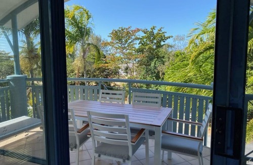 Yorkeys Knob Apartment | Stunning Beachfront Apartment