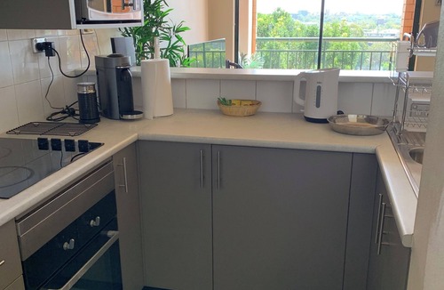 Surry Hills Apartment | Stunning Downtown Retreat With City Views