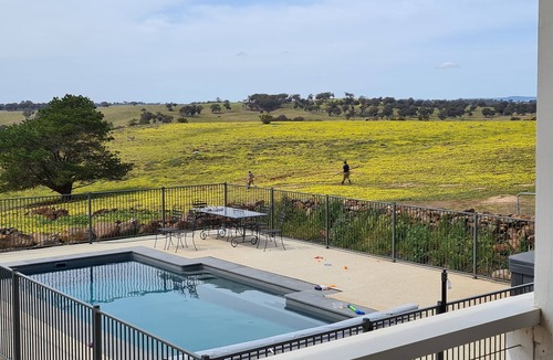 Redesdale House | Stunning farm accommodation with incredible views 90 minutes from Melbourne