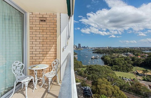 Waverton Apartment | Stunning Harbour View Home!