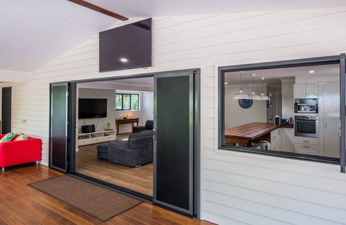 Amity Point House | Stunning Home With Bay Views