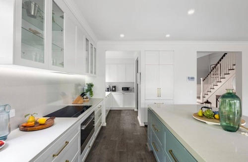 Rochedale House | Stunning & Luxurious 4-Bedroom Mansion @Rochedale
