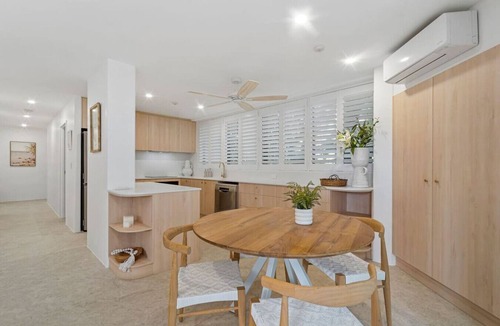 Main Beach Apartment | Stunning Main Beach Apartment - Ground Floor, WiFi