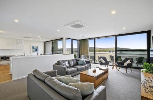 Anglesea House | Stunning Main Beach Location- Anglesea