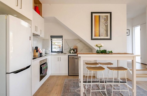 Footscray House | Stunning, modern, two-story detached townhouse
