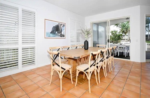 Mooloolaba House | Stunning Mooloolaba Waterfront Home -10 guests ZB1
