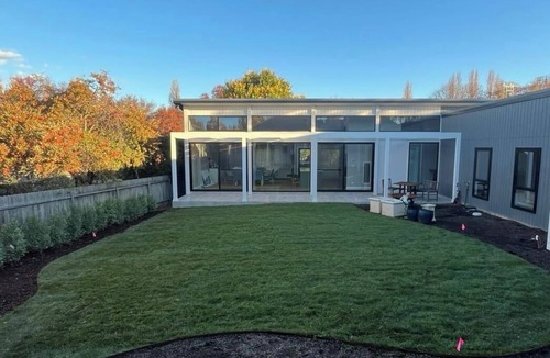 Orange House | Stunning New Build | Relaxed Luxury in Orange CBD