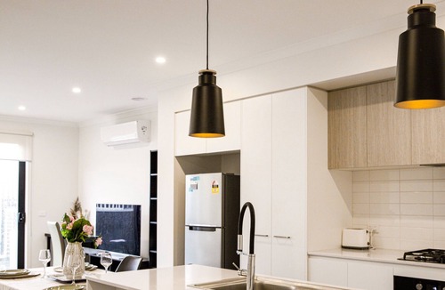 Carrum Downs House | Stunning new built 3-story house near Seaford beach