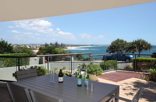 Moffat Beach Apartment | Stunning Oceanfront Apartment