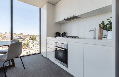 Richmond North Apartment | Stunning Panoramic Views Heart of Richmond