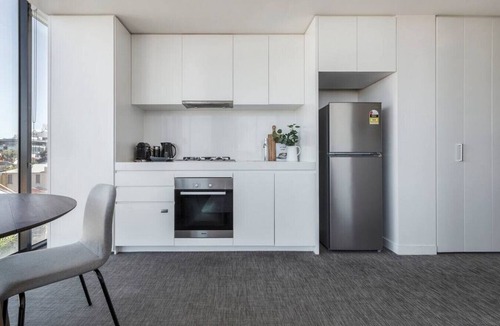 Richmond North Apartment | Stunning Panoramic Views Heart of Richmond