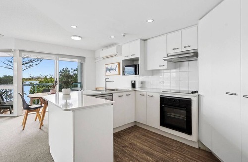 Maroochydore Apartment | Stunning Rooftop Retreat with Private Jacuzzi on the Maroochy River