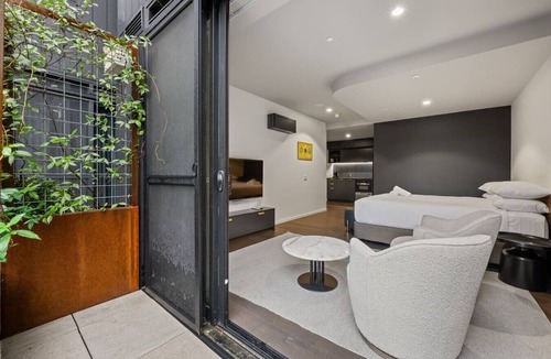 Braddon Apartment | Stunning Studio Apartment w/Accessible Bathroom!