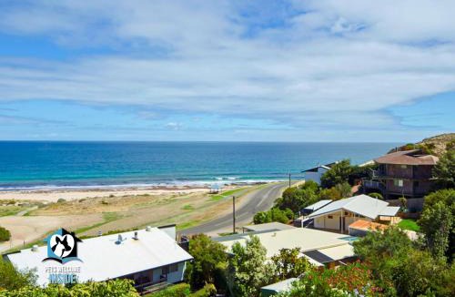 Carrickalinga House | Stunning Views & Renovated Beach Chic