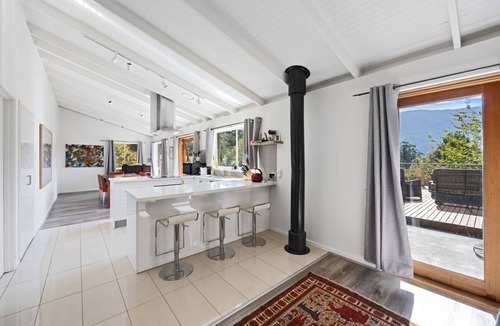 Warburton Apartment | Stunning Warburton Mountain Views & Outdoor Living